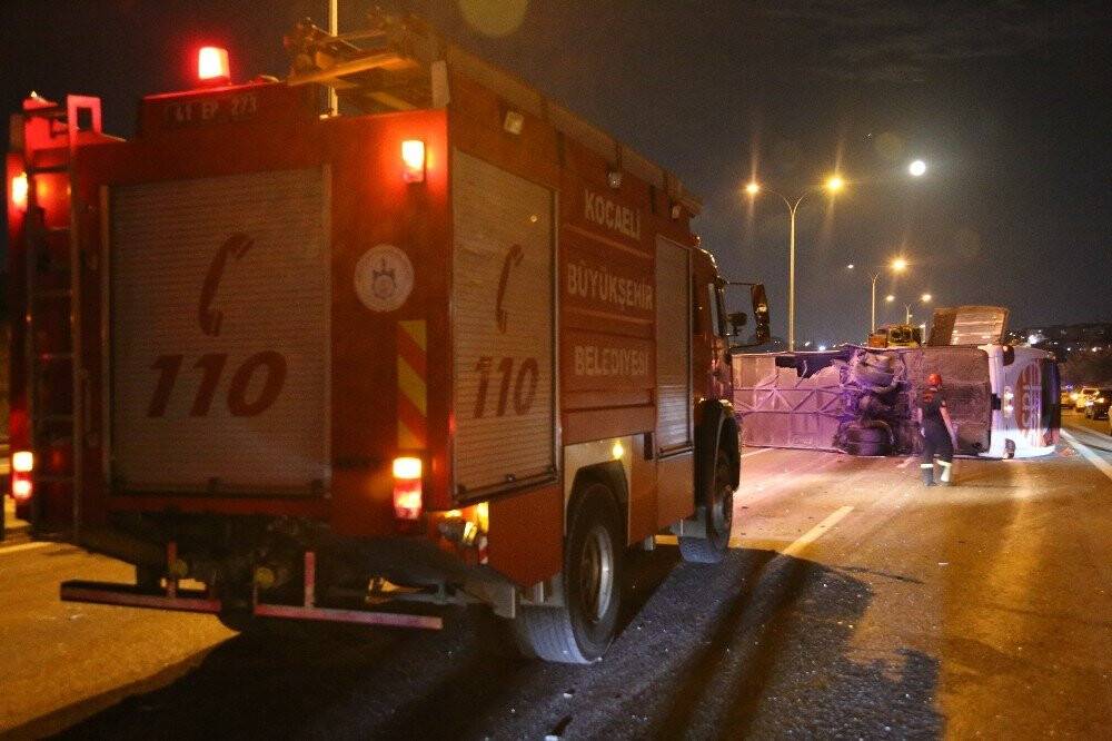 Yolcu otobüsü devrildi: 1 ölü, 14 yaralı