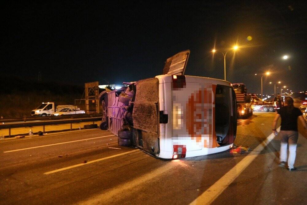 Yolcu otobüsü devrildi: 1 ölü, 14 yaralı