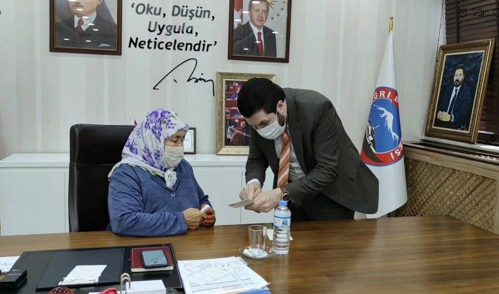 Savcı Sayan, sorunu olan vatandaşı makam koltuğunda ağırladı