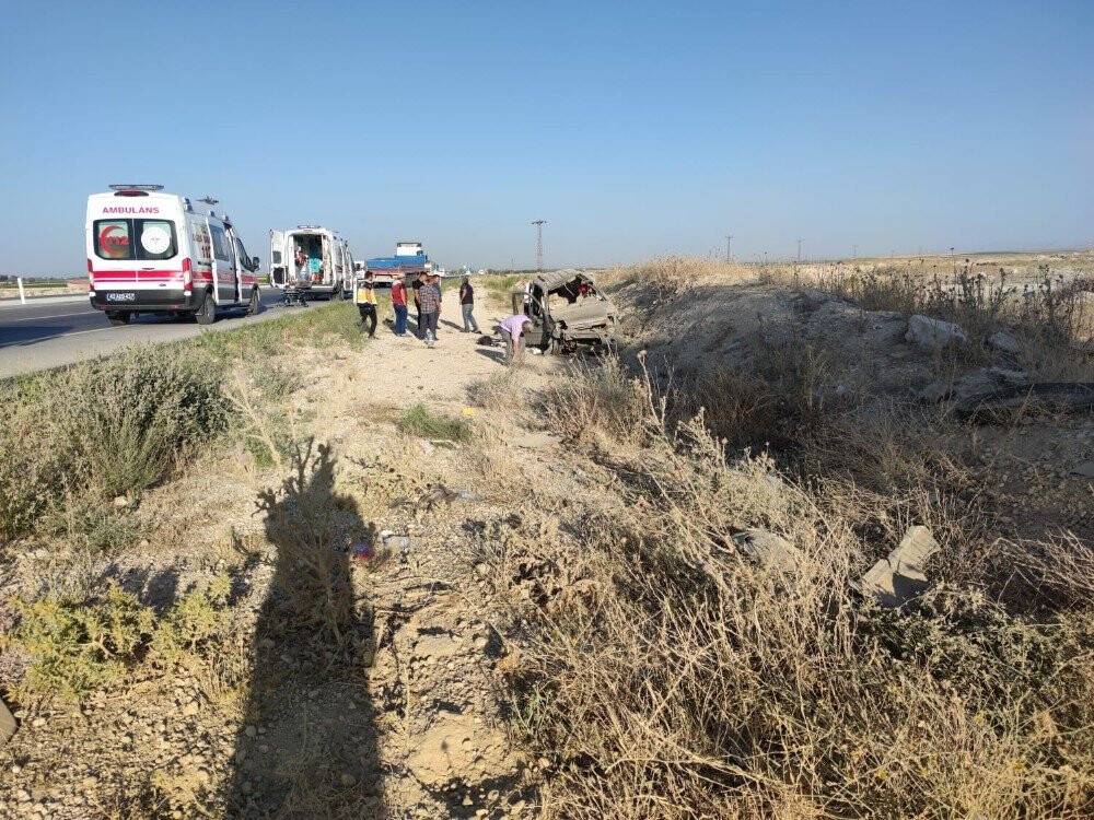 Konya'da kontrolden çıkan araç takla attı