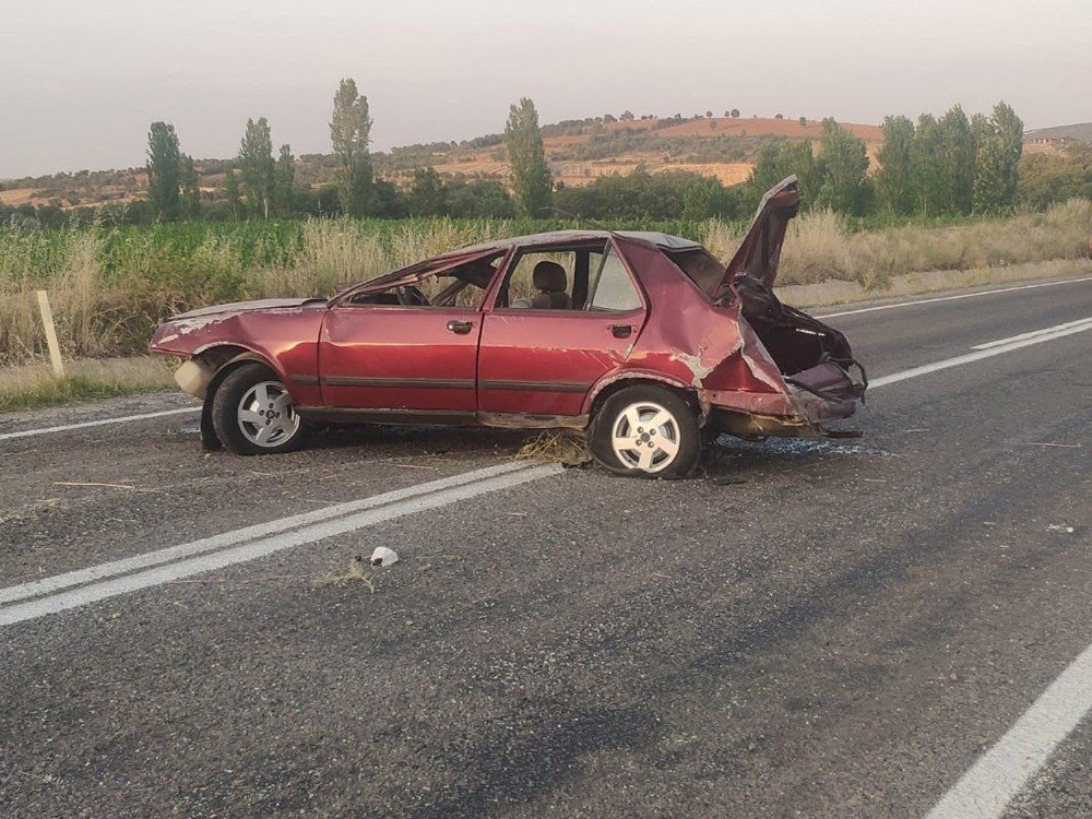 Hurdaya dönen otomobilden sağ çıktı