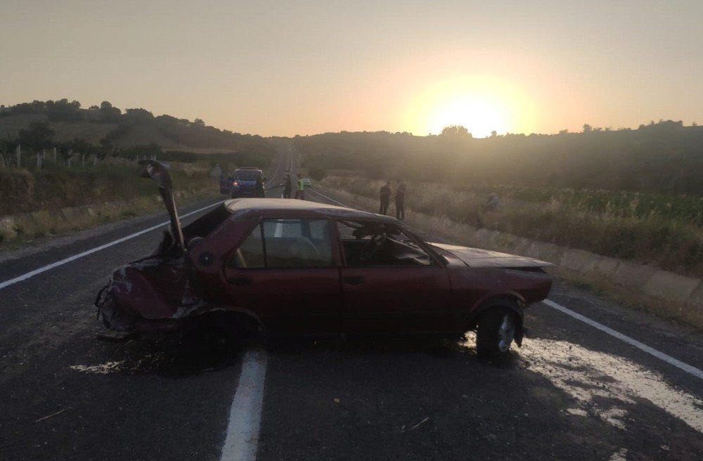 Hurdaya dönen otomobilden sağ çıktı