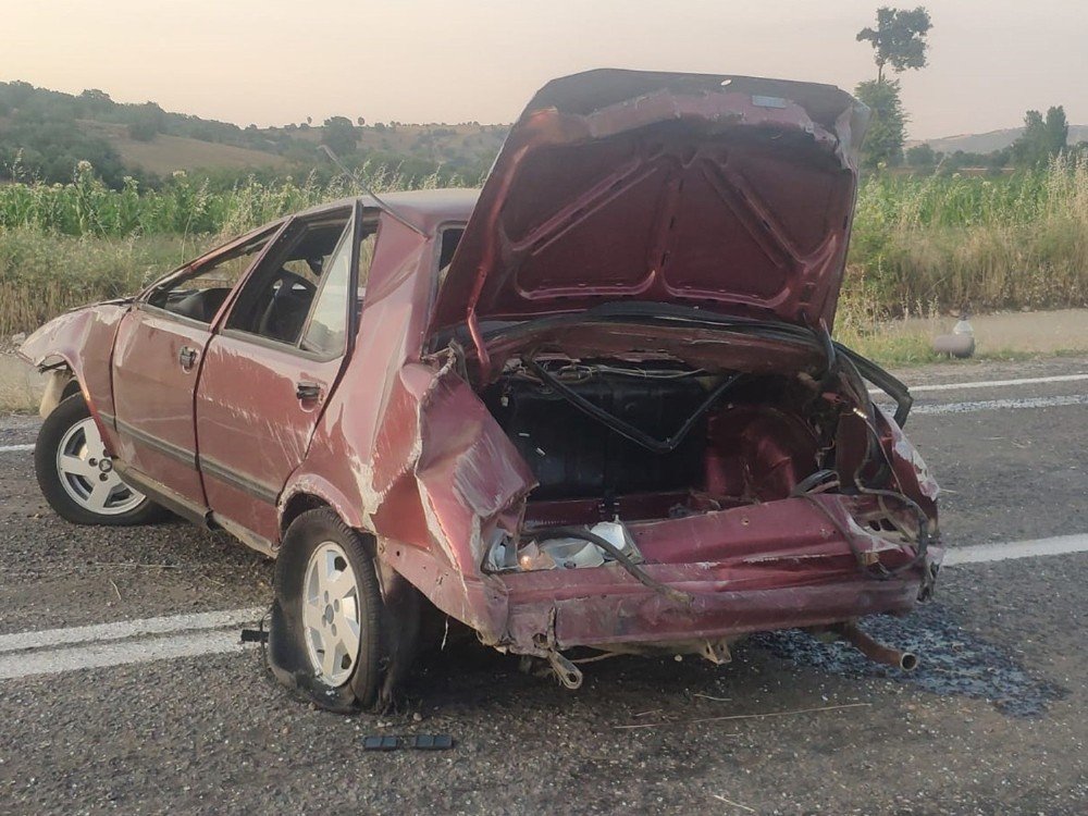 Hurdaya dönen otomobilden sağ çıktı