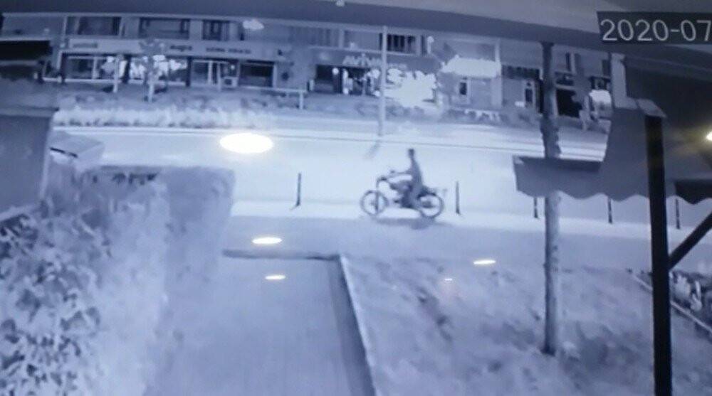 Konya'daki motosiklet hırsızlığı kameralara yansıdı