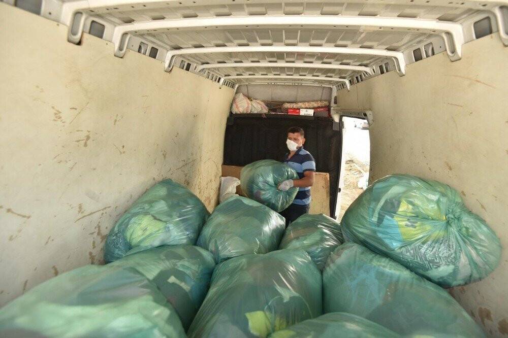 Karatay’da 130 farklı noktaya giysi kumbarası yerleştirildi
