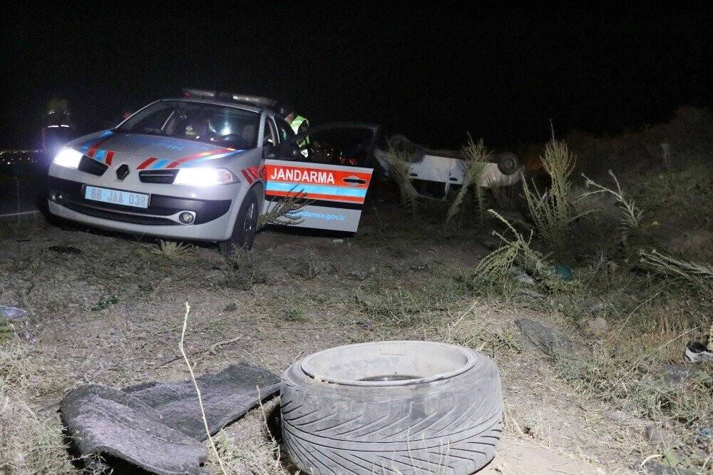 Takla atan otomobil hurdaya döndü: 1 ölü, 2 yaralı