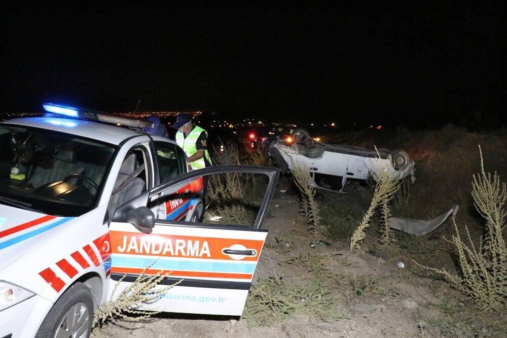 Takla atan otomobil hurdaya döndü: 1 ölü, 2 yaralı