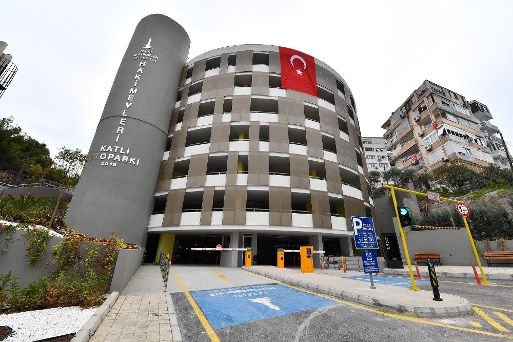 İzmir’de şehit ve gazi yakınlarına Büyükşehir otoparkları ücretsiz