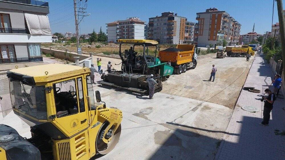 Konya'nın Karatay İlçesinde alt yapı çalışmaları devam ediyor