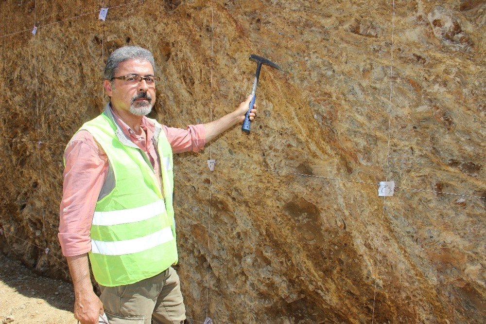 İzmir’in en büyük fay hattı görüntülendi