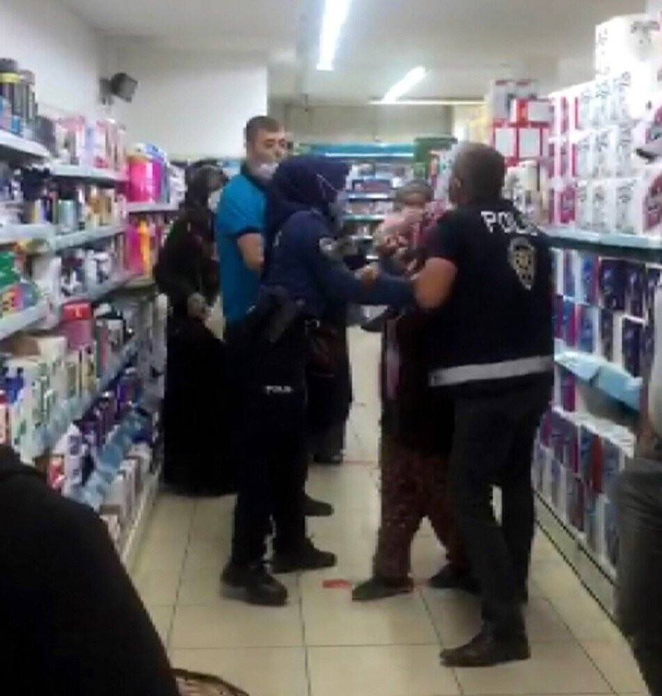 Konya'da Kadınlar düdüklü tencere için bir birine girdi
