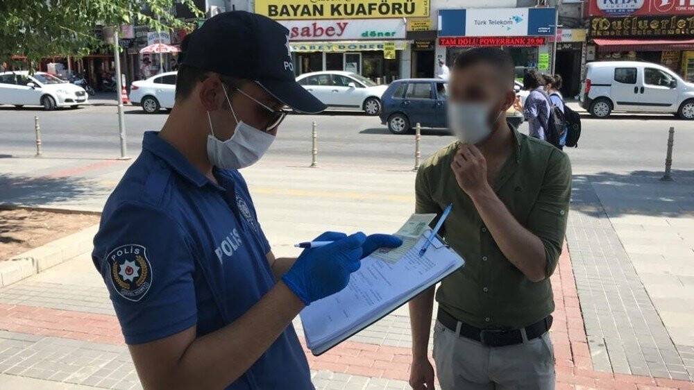 Konya Polisinden sıkı denetim! Sosyal mesafe ihlaline 100 bin lira ceza
