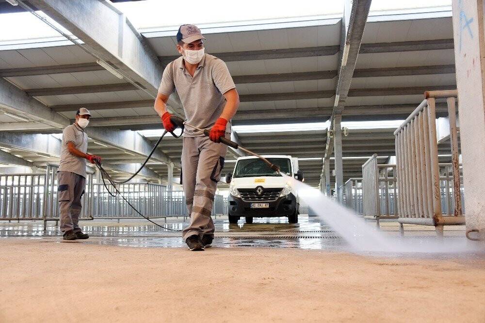 Konya'da Hayvan Pazarında Covide karşı sıkı tedbir