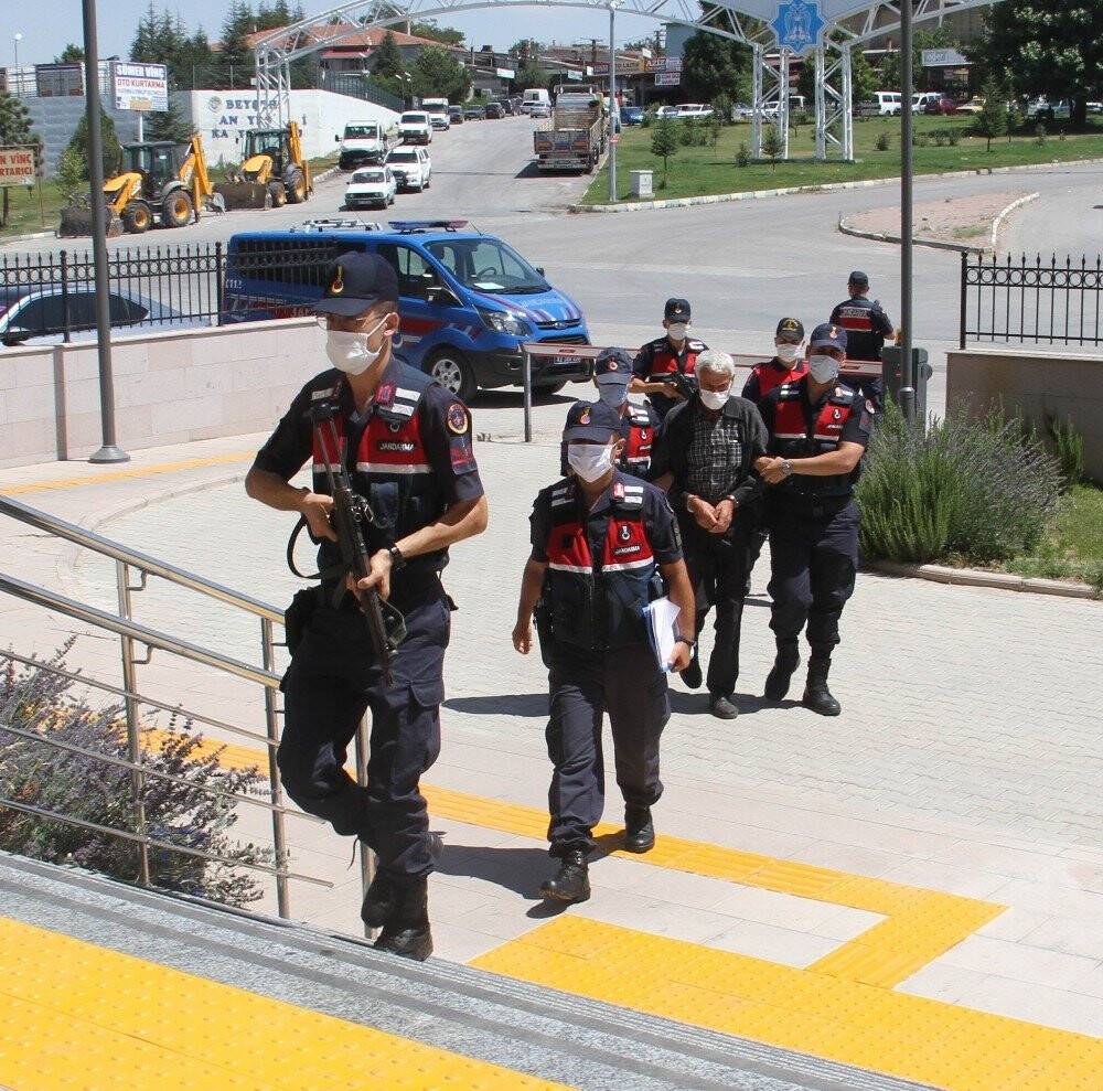 Müşterisini av tüfeğiyle öldüren kahvehane sahibi tutuklandı