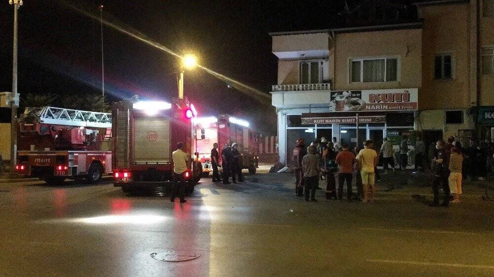 Yangın mahalleliyi sokağa döktü