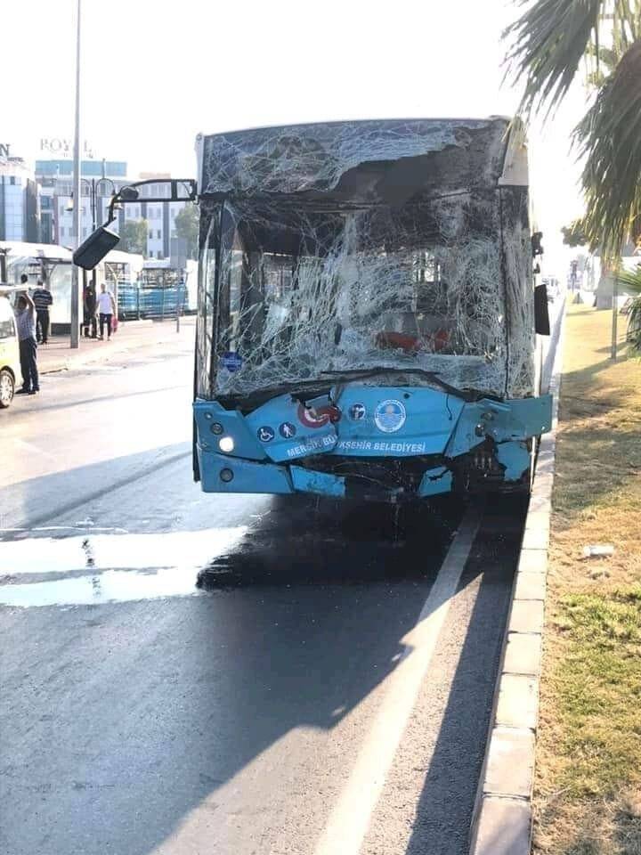Mersin’de zincirleme kaza: 6 yaralı