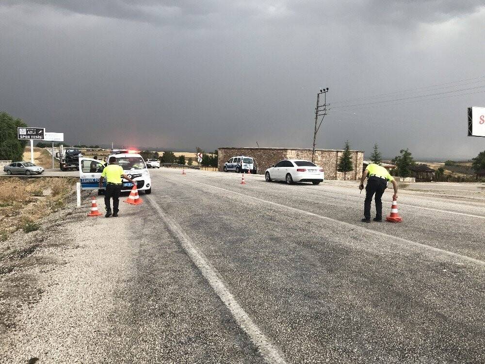 Konya Meram'da otomobil ile kamyonet çarpıştı: 1 ölü, 5 yaralı