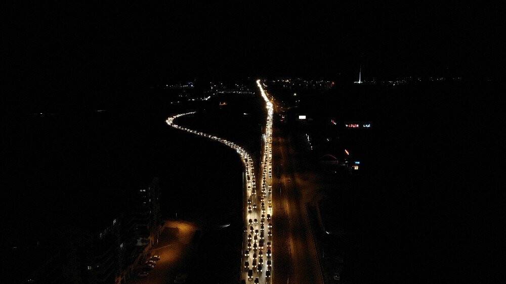 Tatilciler dönüş yoluna geçti ‘kilit kavşak’ta trafik durma noktasına geldi