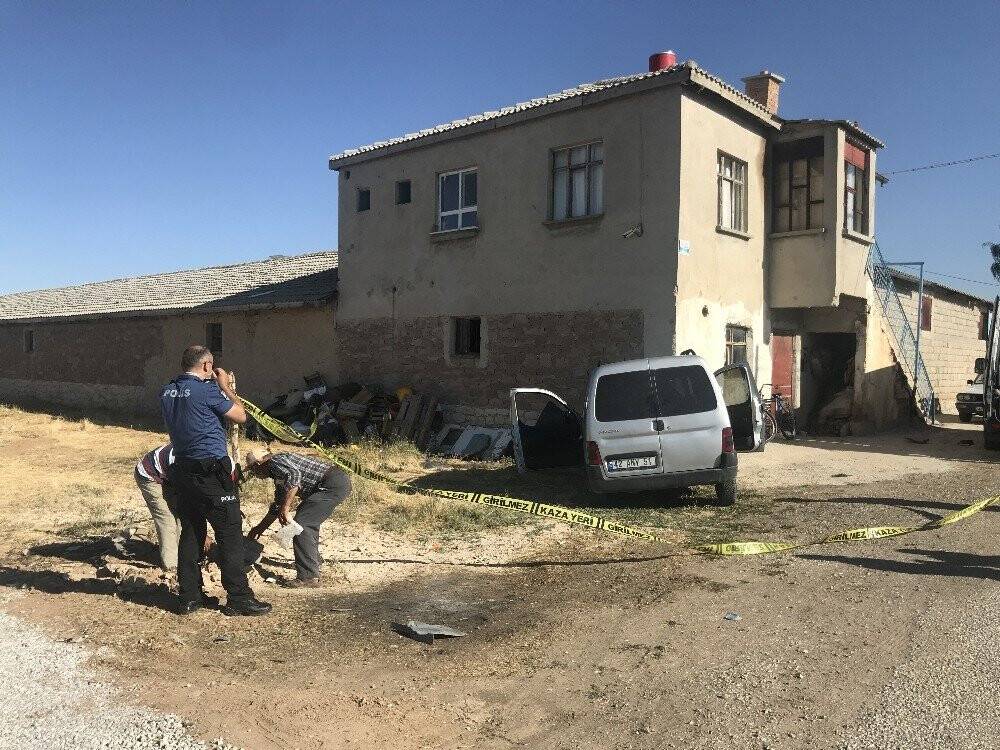 Konya'da Ticari Araç Evin Duvarına Çarptı: 1 Ölü, 2 Yaralı