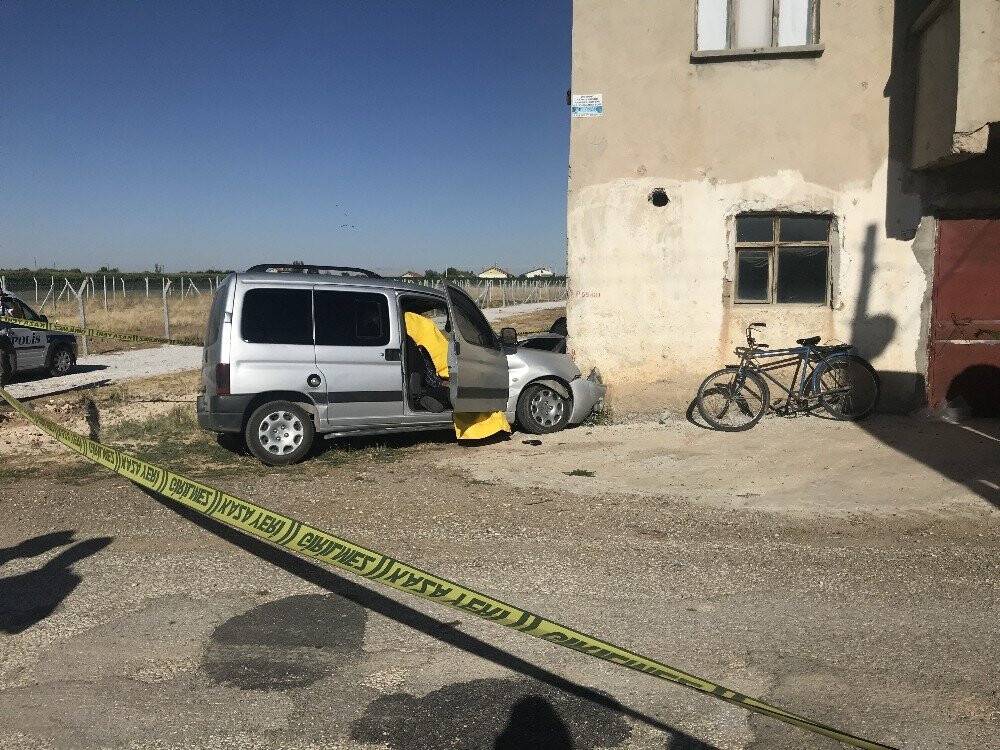 Konya'da Ticari Araç Evin Duvarına Çarptı: 1 Ölü, 2 Yaralı