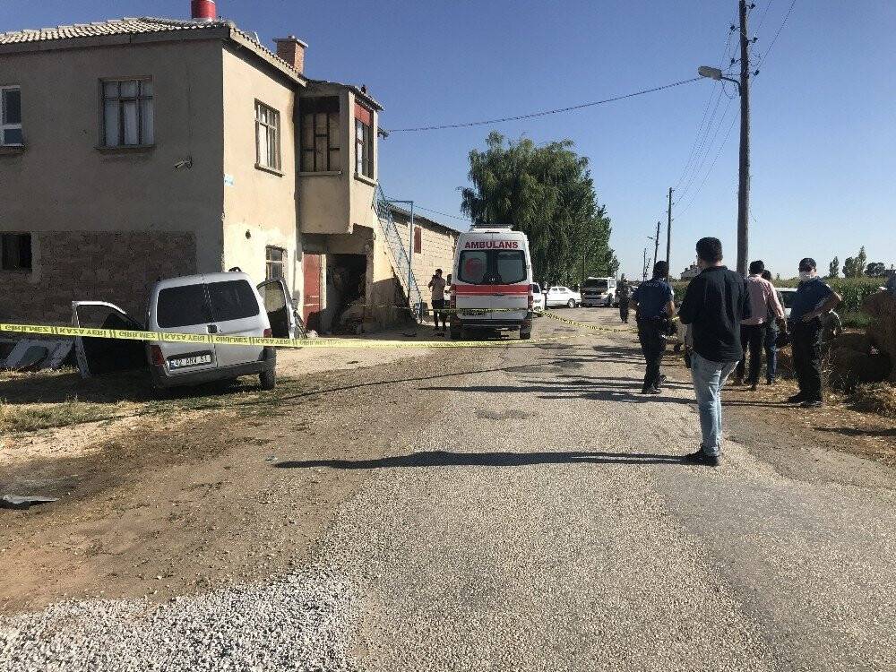 Konya'da Ticari Araç Evin Duvarına Çarptı: 1 Ölü, 2 Yaralı