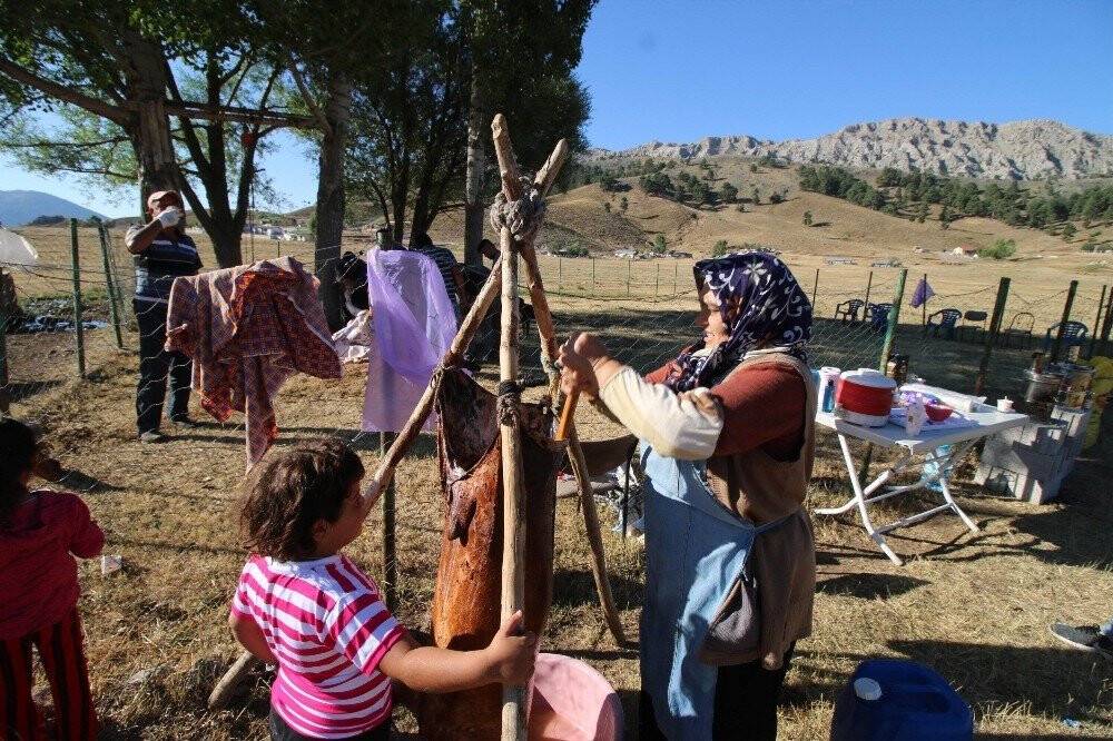 Yörükler asırlık ‘tuluk’ geleneklerini yaşatıyor