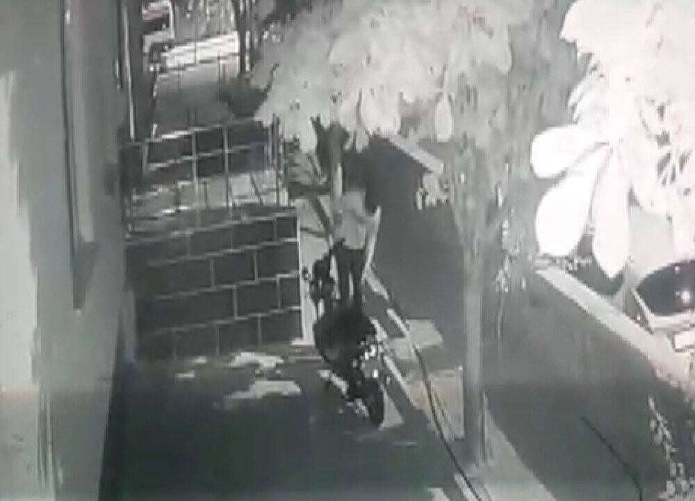Konya'da Elektrikli motosikletin çalınma anı kamerada