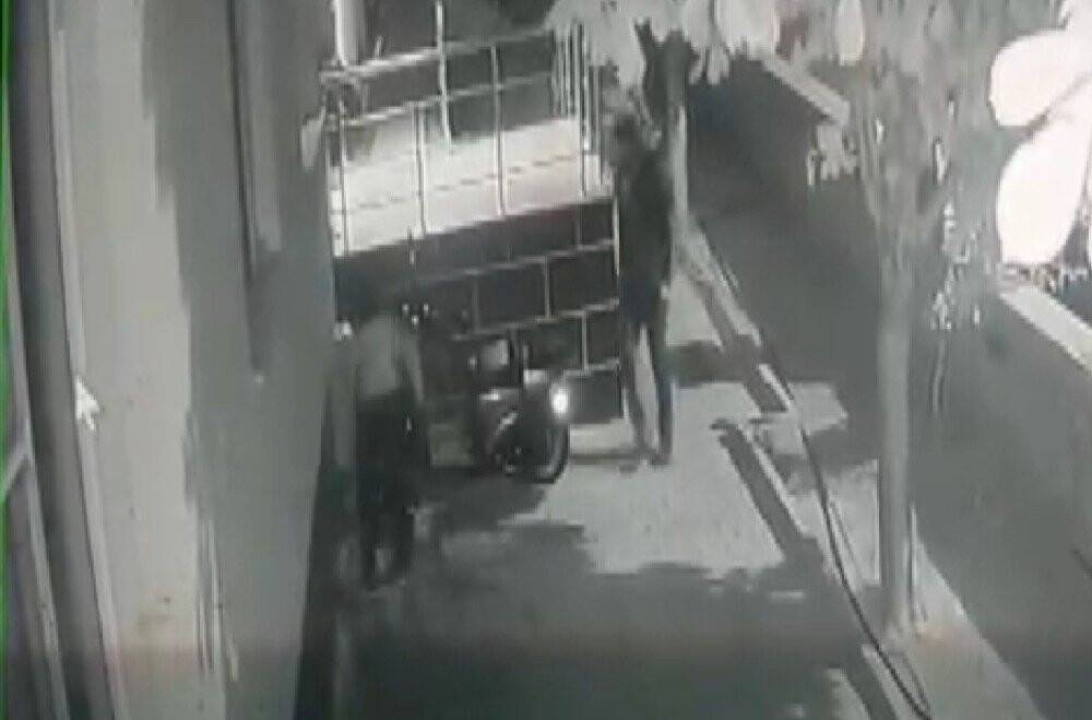 Konya'da Elektrikli motosikletin çalınma anı kamerada
