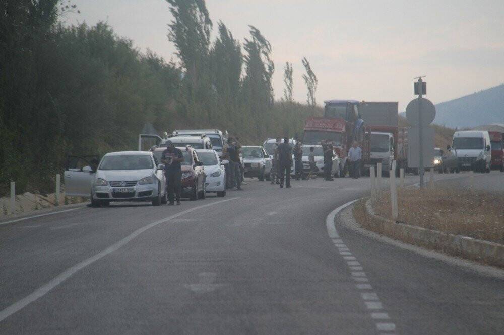 Ölümlü kazanın ardından mahalle sakinlerinden alt geçit eylemi