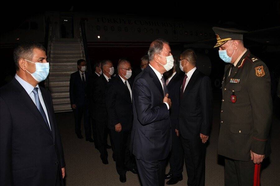 Bakan Akar Bakü’de