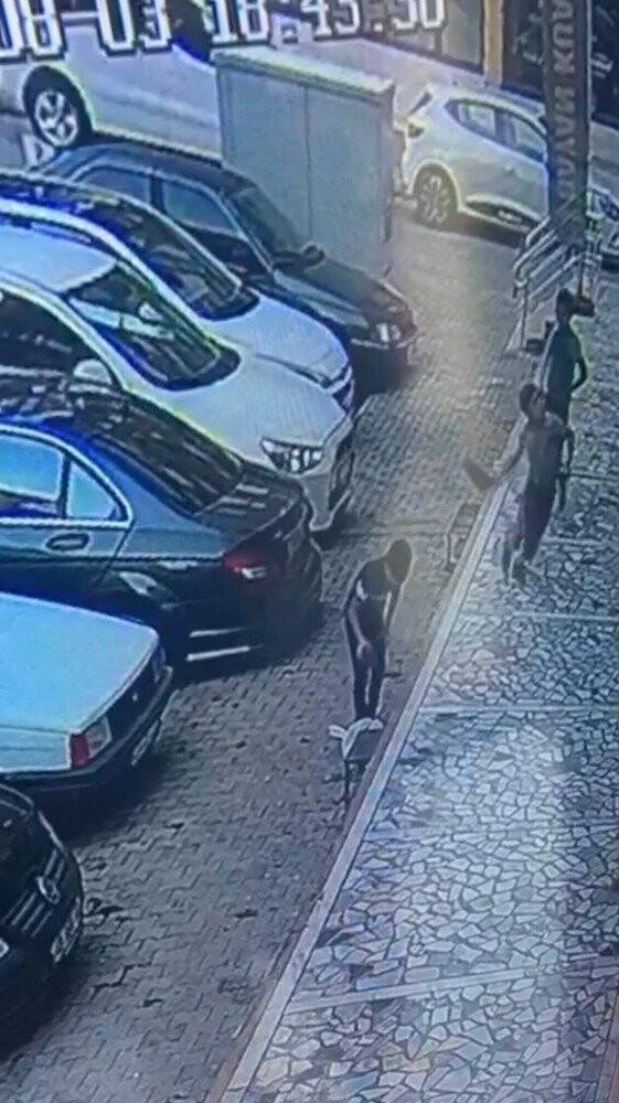 Konya'da çç çocuk kamerayı kırıp dükkanlara zarar verdi
