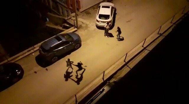 Sokak ortasında tekme-tokat kavga