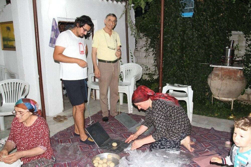 Konya’da çıtır tarhana mesaisi sürüyor!Nöbete devam
