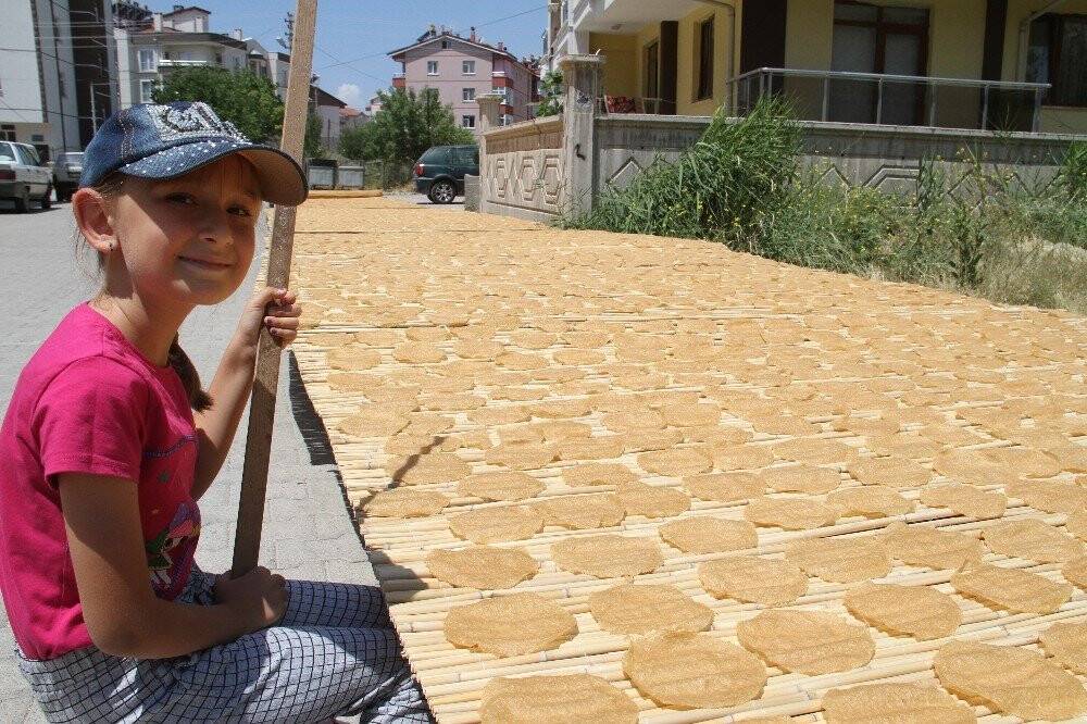 Konya’da çıtır tarhana mesaisi sürüyor!Nöbete devam