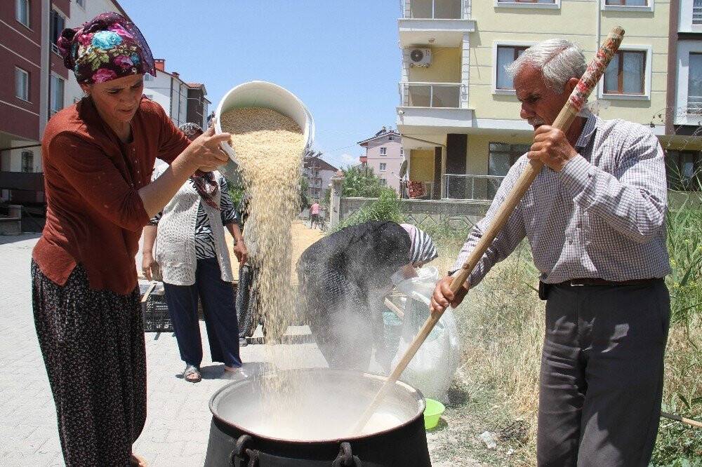 Konya’da çıtır tarhana mesaisi sürüyor!Nöbete devam