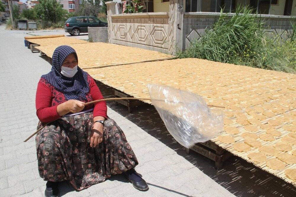Konya’da çıtır tarhana mesaisi sürüyor!Nöbete devam