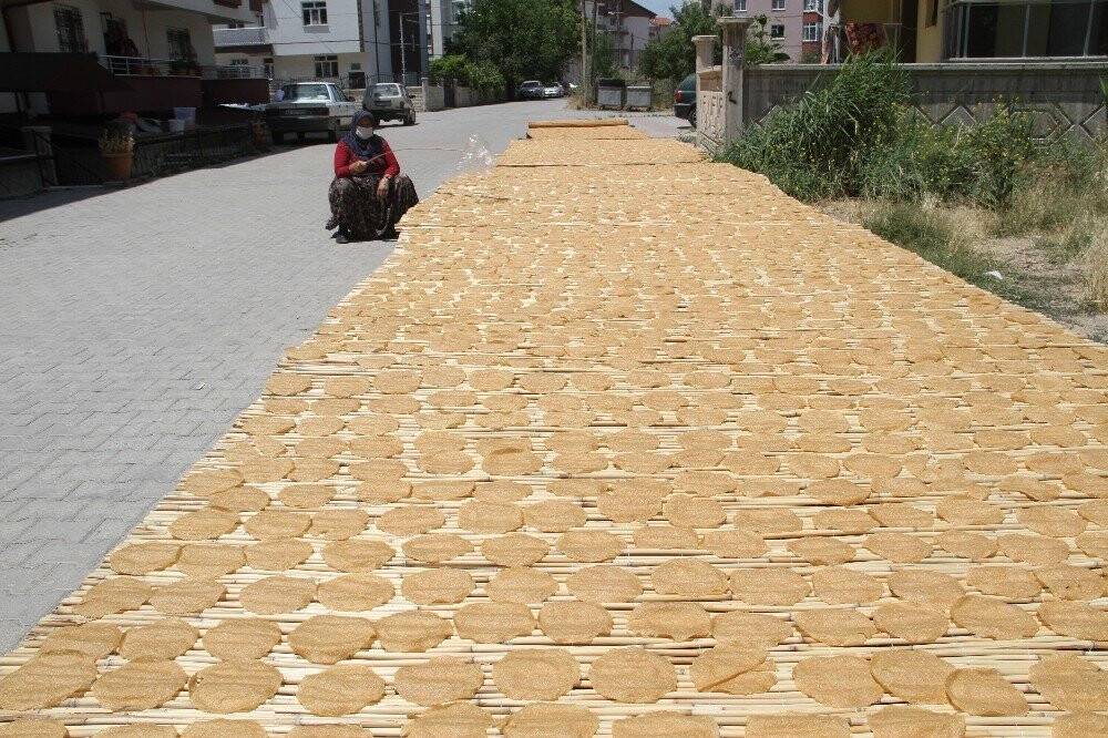Konya’da çıtır tarhana mesaisi sürüyor!Nöbete devam