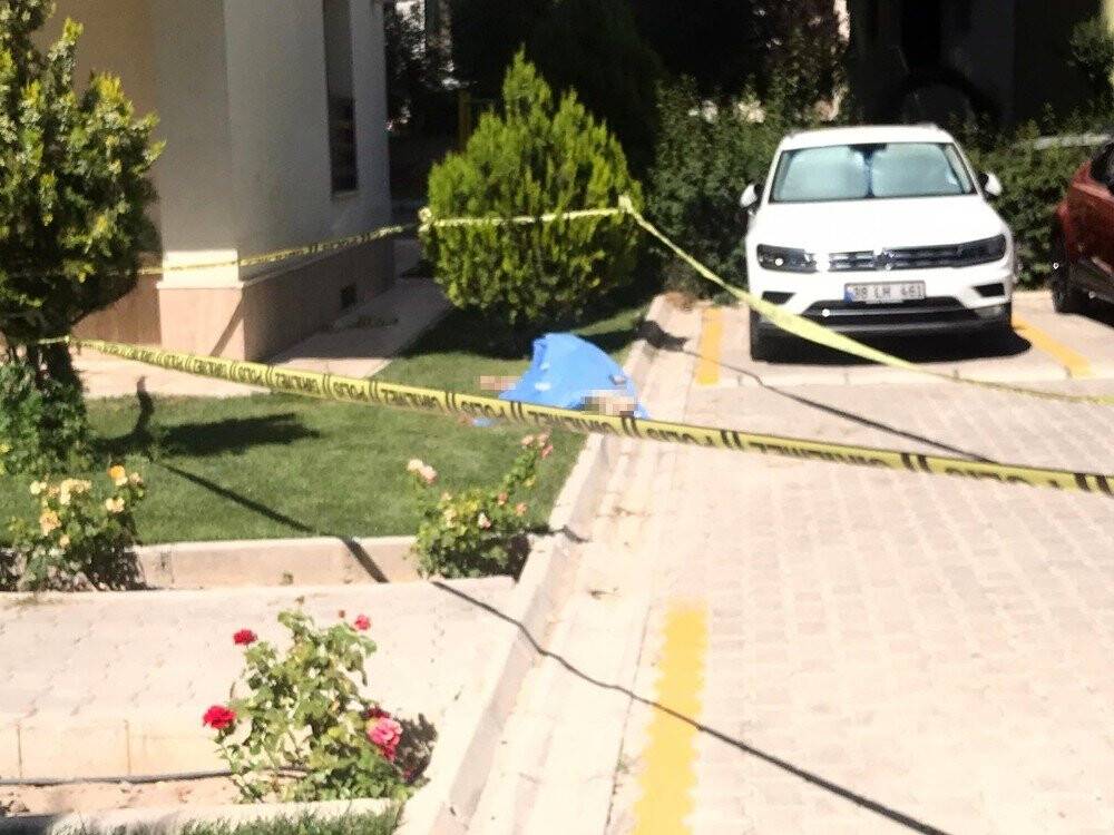 21 yaşındaki genç 13. kattan düştü