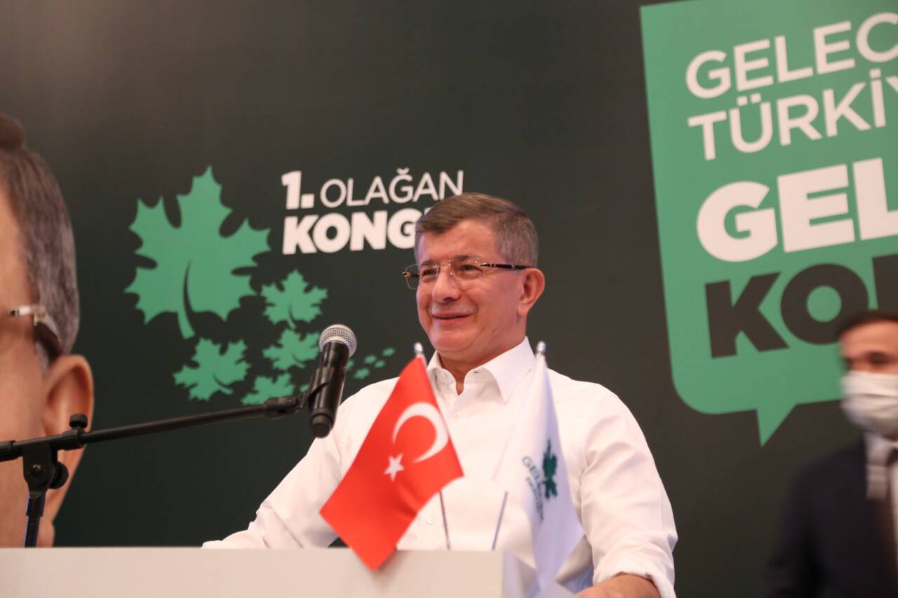 ahmet-davutoglu-gelecek-partisinin-kongresine-katildi-3.jpg