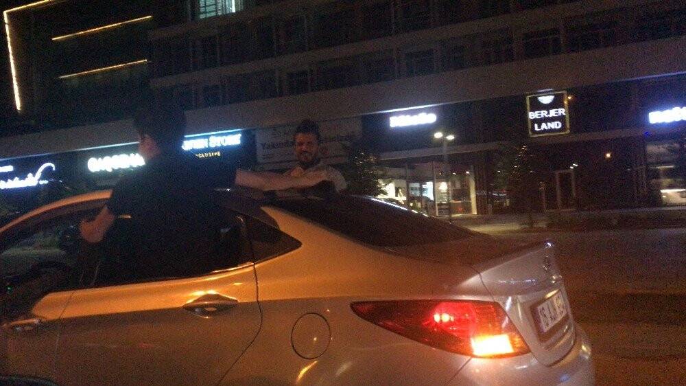 Konvoyda selfie çekerek ölüme davetiye çıkardılar