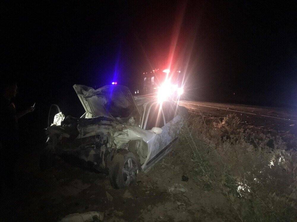 Konya'da otomobil traktöre çarptı: 2 yaralı