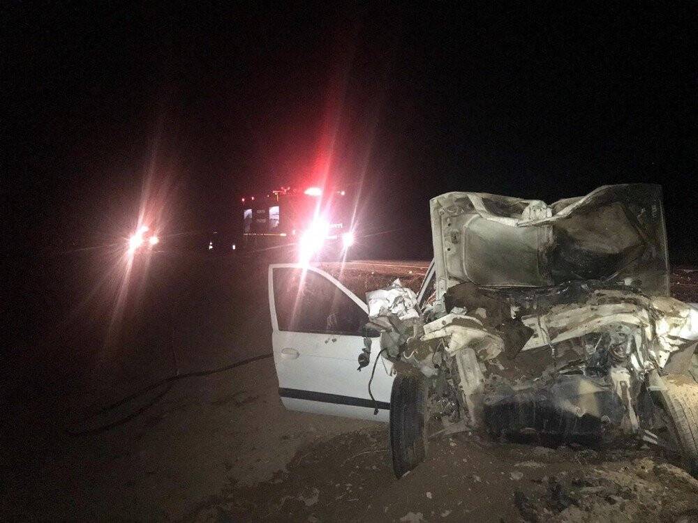 Konya'da otomobil traktöre çarptı: 2 yaralı
