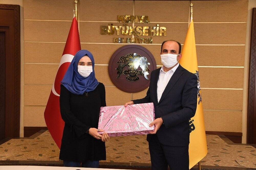 Başkan Altay YKS’de ilk 100’e giren öğrencileri ağırladı