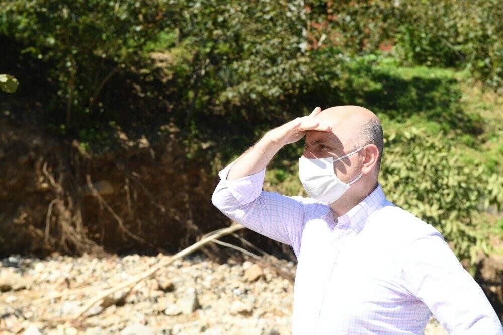 Ulaştırma ve Altyapı Bakanı Karaismailoğlu sel bölgesinde