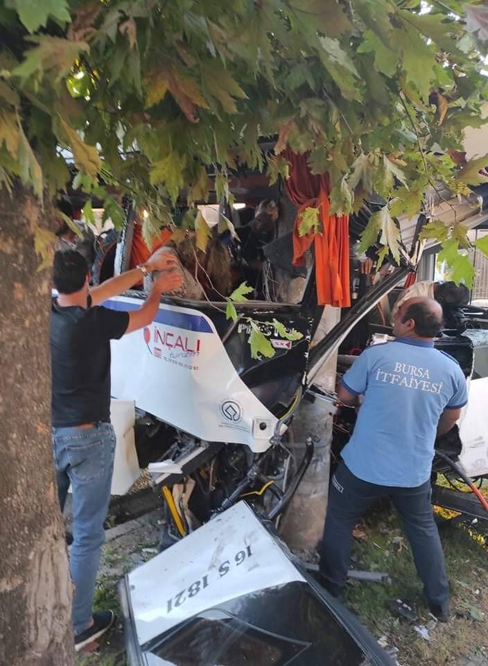 Bursa’da işçi midibüsü kaza yaptı: 2 ölü, 17 yaralı