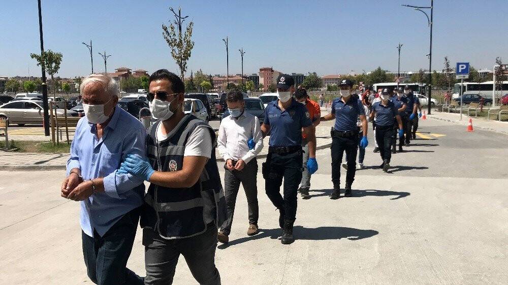 'Valiyim' diyerek 1 milyon lira dolandıran çete çökertildi