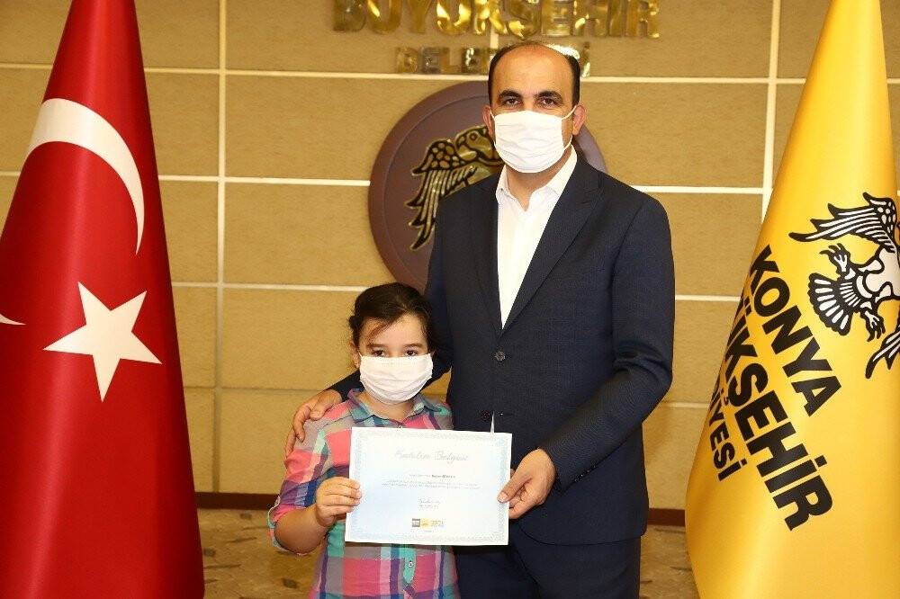 Konya Genç KOMEK'te öğrencilere hediye