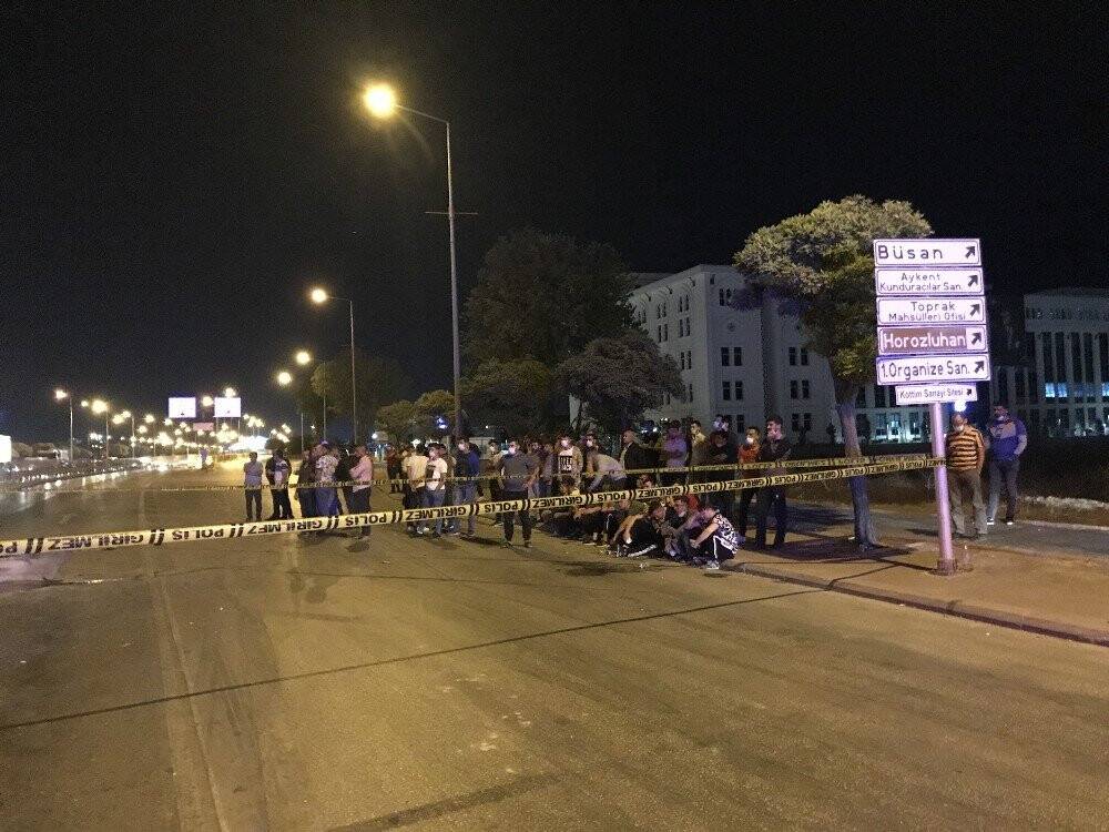 Konya'da Cam yüklü kamyonete çarpan otomobil takla attı: 1 ölü, 3 yaralı