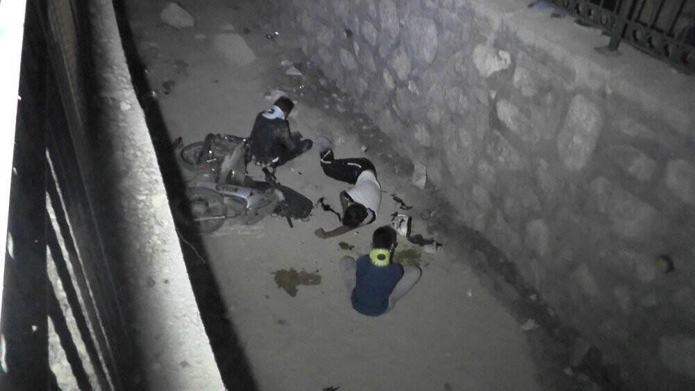 Konya'da Motosiklet boş su kanalına düştü: 3 yaralı