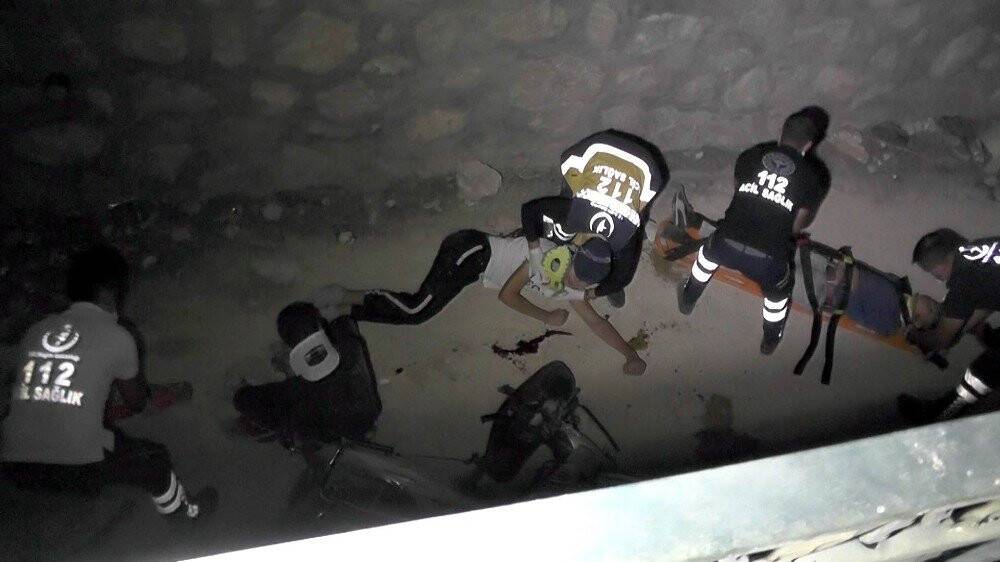 Konya'da Motosiklet boş su kanalına düştü: 3 yaralı